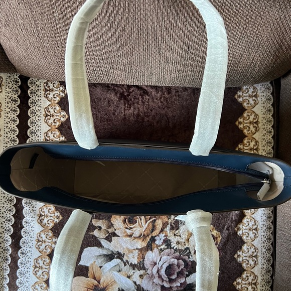 MICHAEL KORS Logo Jet Set Travel Two Tone Navy Multi Tote Shoulder Bag NWT - Picture 7 of 15